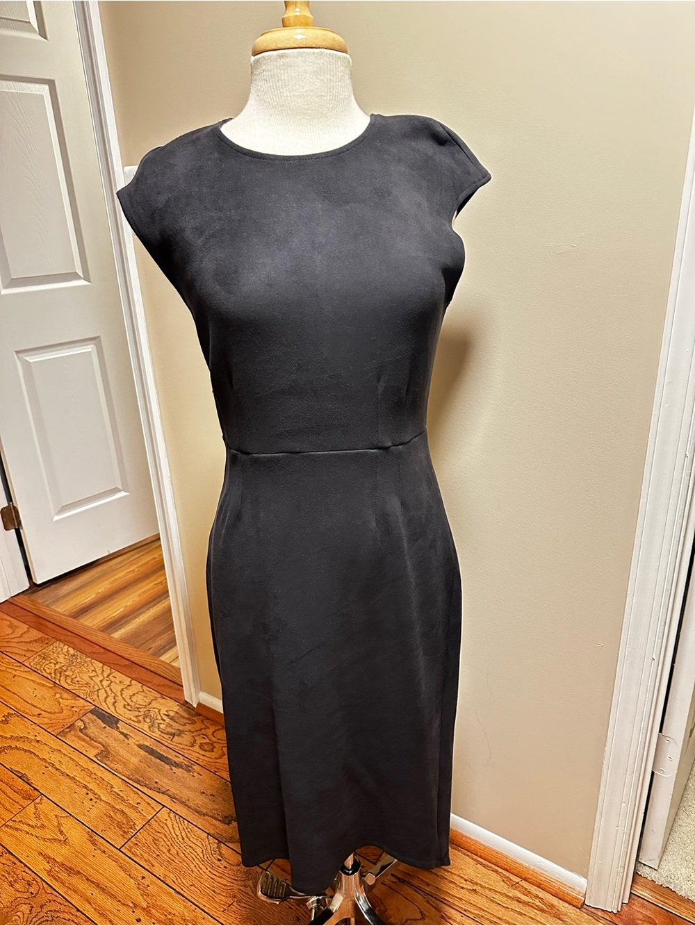 Classic Faux Suede Black Cap-Sleeve Sheath Dress - Elegant Everyday